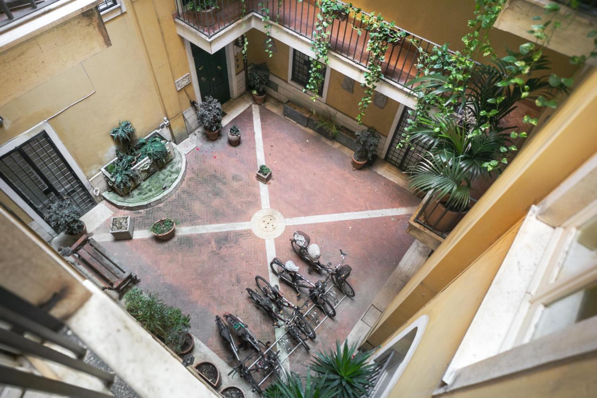 Colosseum Monti Large Flat *